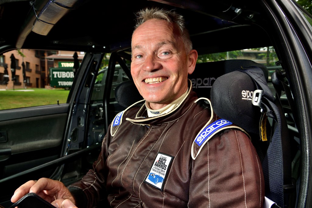 Jørgen Hummeluhr fra Tilst har virkelig fart i sin BMW 325i fra 1990. Han kan nå en topplacering i Munkebjerg Hill Climb.
(Foto: Michael Eisenberg)